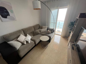 Apartamento a pie de playa con vistas al mar., Sorvilan